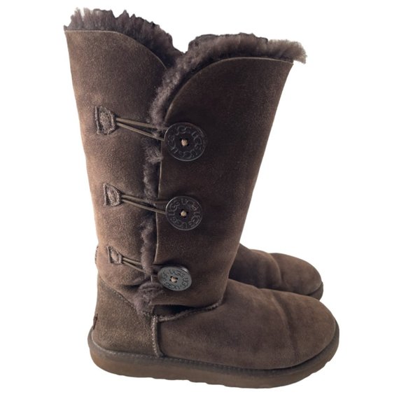 Ugg Women's Bailey Button Triplet Chocolate Suede Shearling Lined Boots Sz 7M - Picture 1 of 7